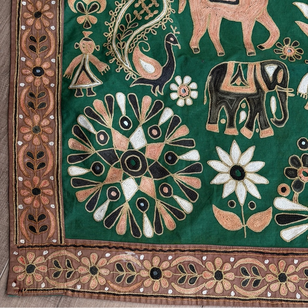 Kutchi Indian Embroidered Wall Hanging‎ w/Mirrors Vintage Elephant Horses Green - Picture 4 of 13